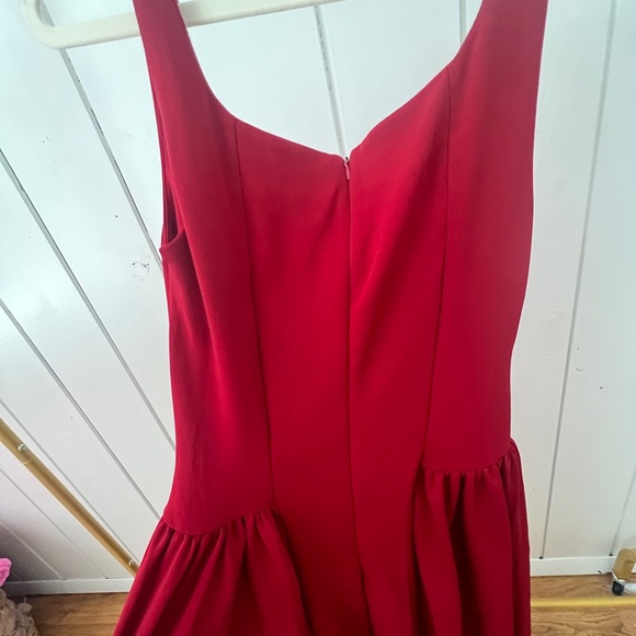 Elegant Red Sleeveless Dress - Picture 2 of 4